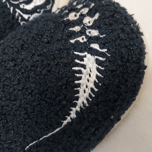 S + R Dino Kids Slippers - Picture 7 of 11